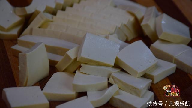 3块豆腐1只鸡蛋，教你做美味的红烧豆腐，又香又下饭，真解馋