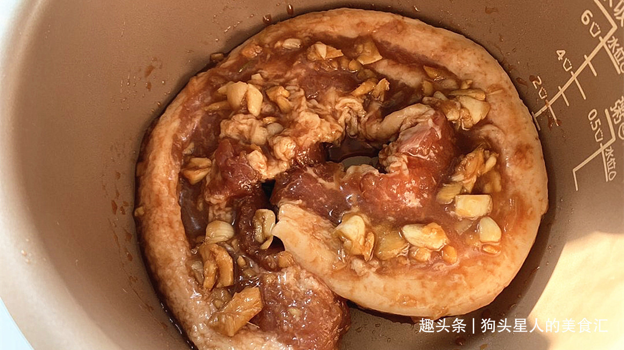 自从知道电饭煲可以做叉烧，我家隔天就做一锅，甘香肥美，太香了