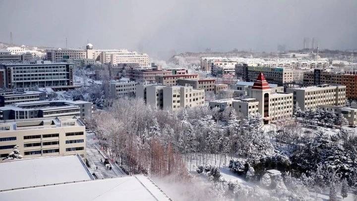 鲁东大学这场雪！太！大！了