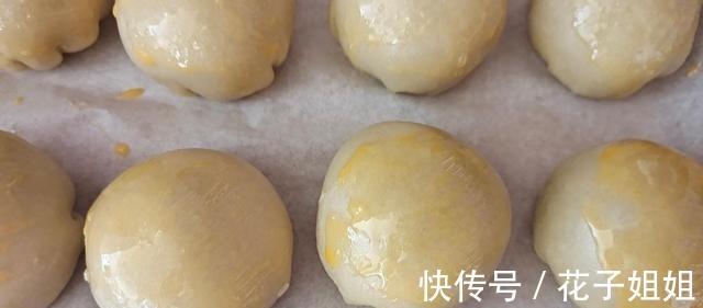 蛋黄酥|自制蛋黄酥的做法,层层酥脆口感好,中秋节送亲友有面子!