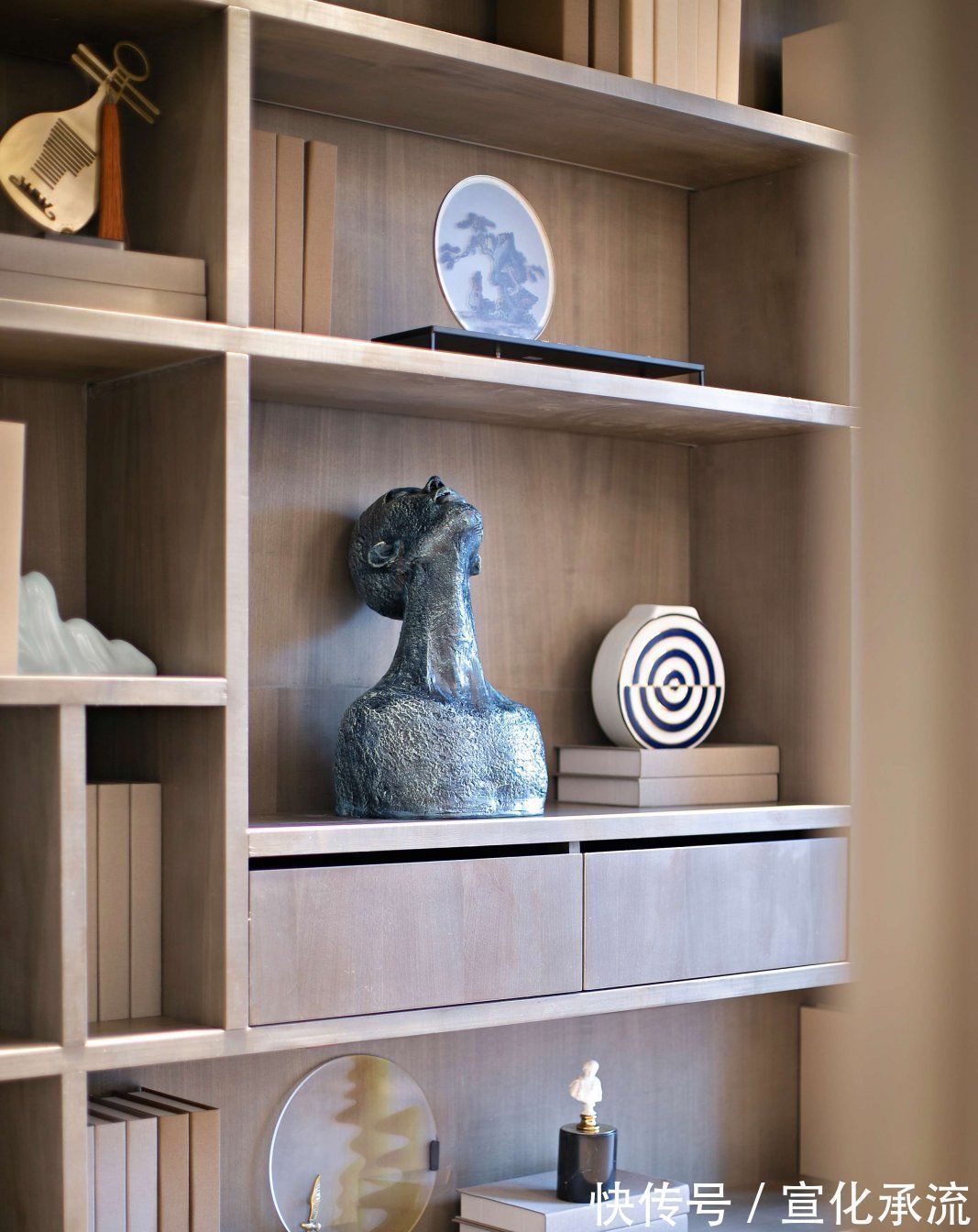 摆件|当诗意遇见新中式,142㎡最美之家,一入户,客厅就足够惊艳到你