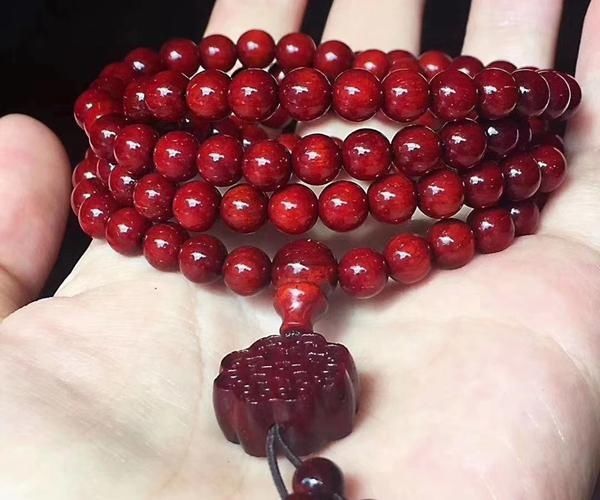 紫檀|如何挑选紫檀手串来看小叶紫檀手串的分级标准