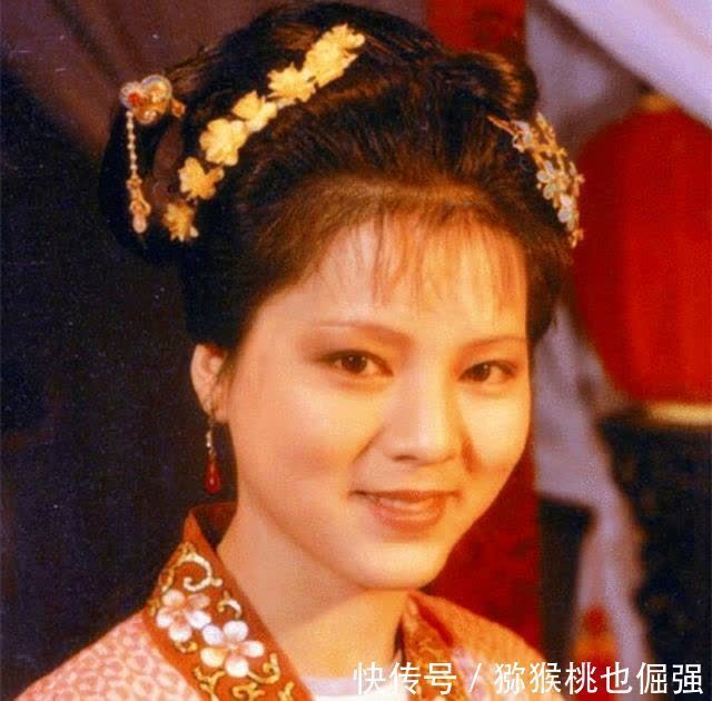 袭人$《红楼梦》贾母早对袭人做出评价：德行浅薄的贱骨头，难承载富贵