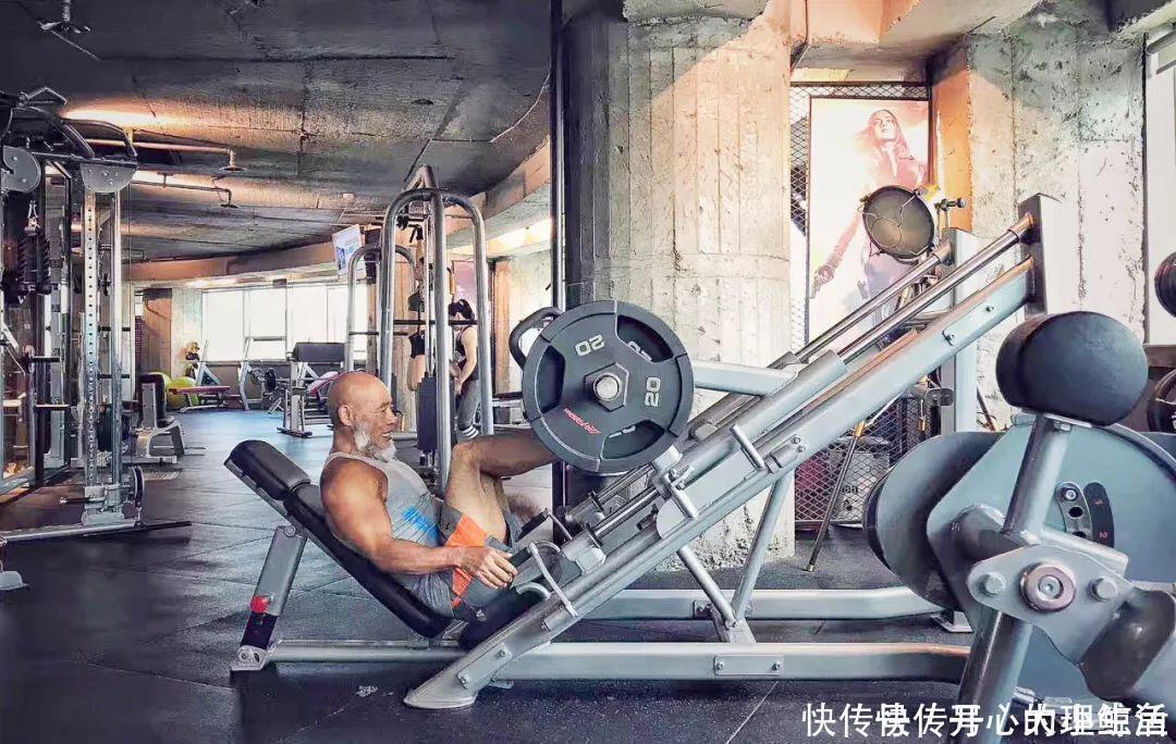 娇妻|中国版“龟仙人”64岁肌肉饱满,撩走小13岁娇妻,力量训练真香