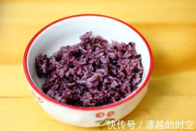 一家三口的晚餐，都是家常菜，一顿成本不到30元，吃得特舒心