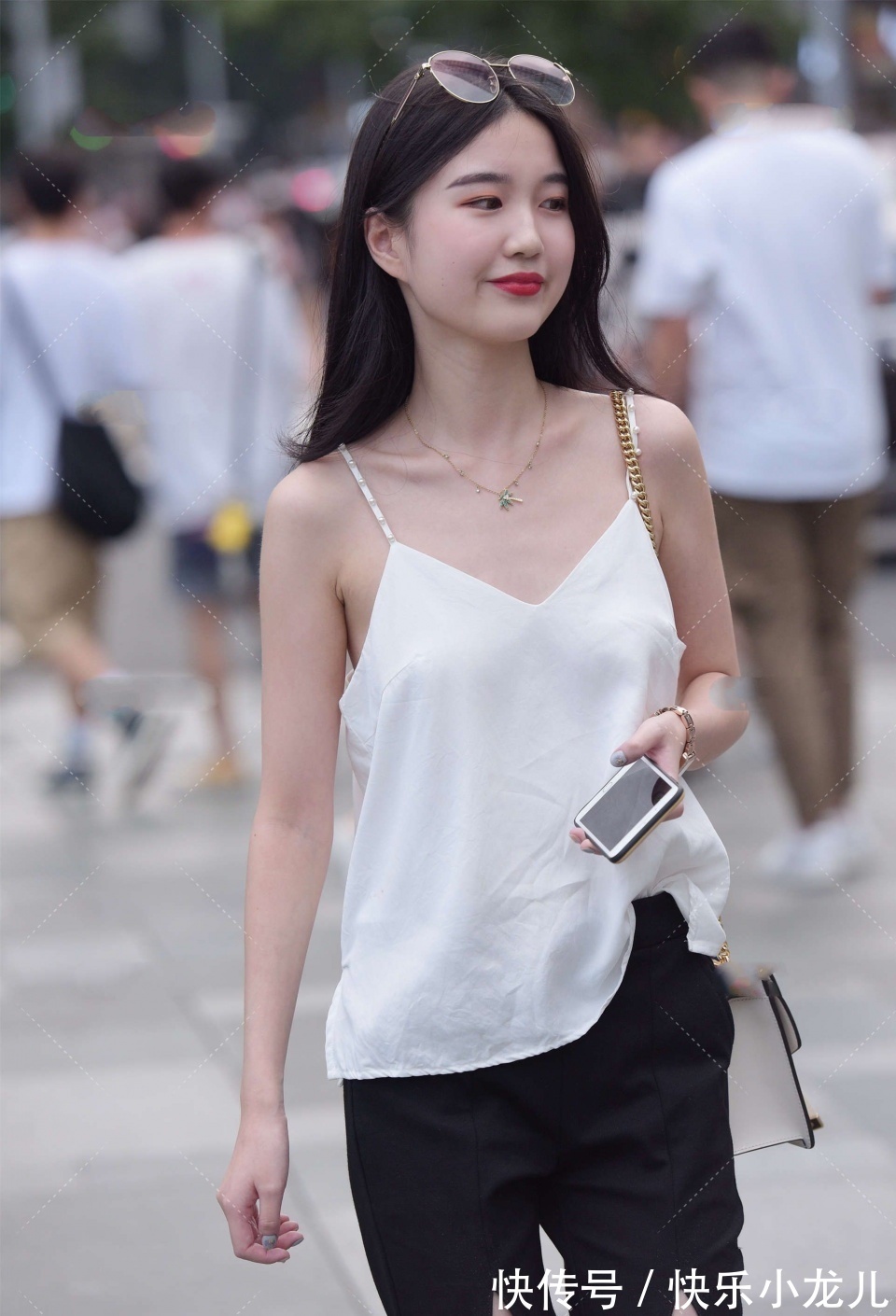 美女|遇到自己喜欢的就不要客气,这气质美女,你有没有那么一点点心动