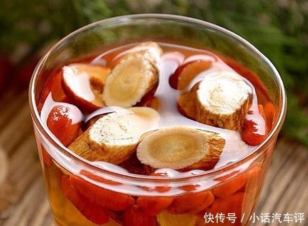 功效|每天一杯黄芪水，竟然还有这么多功效，但黄芪食用2禁忌要牢记！