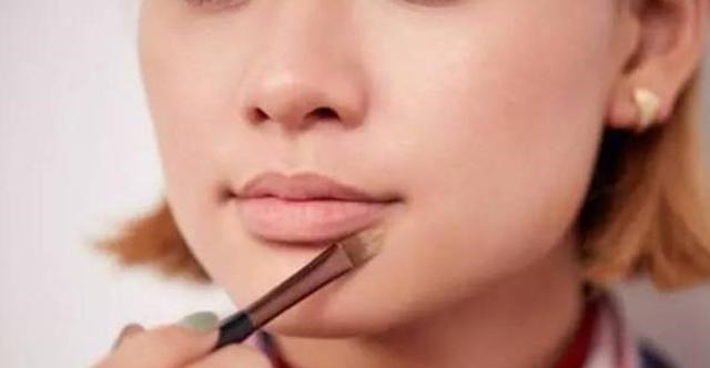 粉底 “粉底液”不能瞎涂,这几个步骤没做好,难怪底妆总是卡粉不服帖!