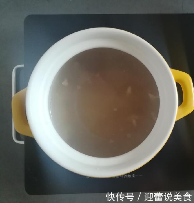 炖猪脚时，只需加入3粒“它”，Q弹软嫩，难怪好吃到飞起！