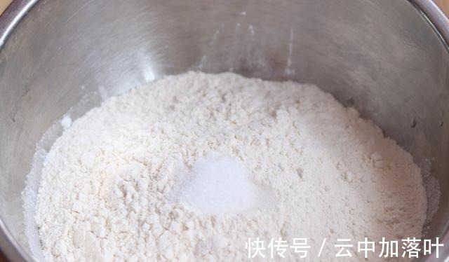 自制千层猪肉饼，好吃不腻，外皮酥脆，馅料鲜香，真解馋！