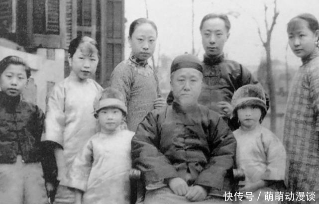 摆地摊|她是晚清最美格格,当了半辈子富贵闲人,晚年却沦落至街头摆地摊