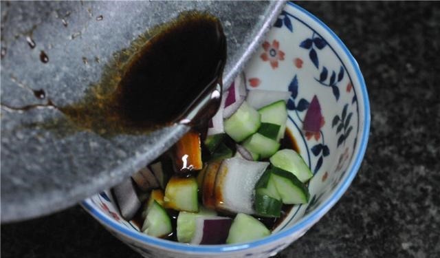 不剩|花生这样做,比油炸花生更香更酥脆,健康不上火,上桌连渣都不剩