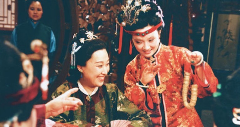 薛姨妈|贾母暗中计划撵走薛姨妈母女,王熙凤却明目张胆泄露内情