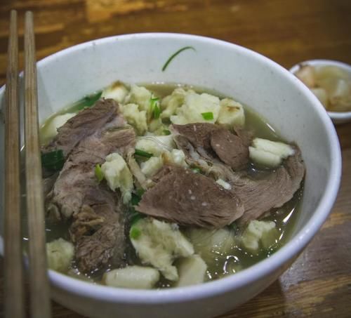 地道西安风味，经典传承羊肉泡馍，吃法还非常讲究！