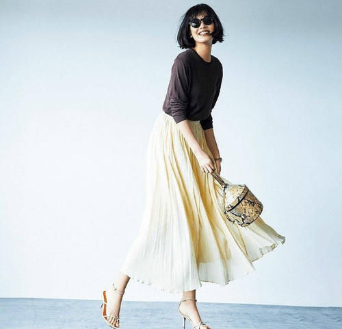 搭配 真正会穿的女人都偏爱“半身裙”，看日系潮人你就知道了，太洋气