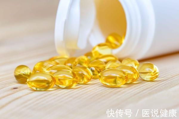 维生素|手脚经常出现脱皮现象，或与这4个因素有关，了解后，及时调理