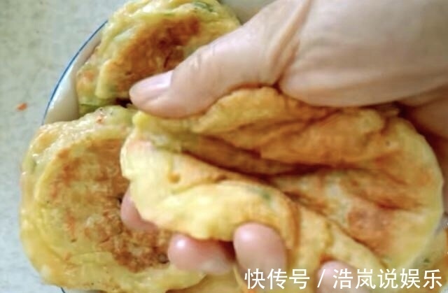 松软|土豆和鸡蛋才是绝配,做孩子爱的煎饼,松软香糯,刚端上桌就清光