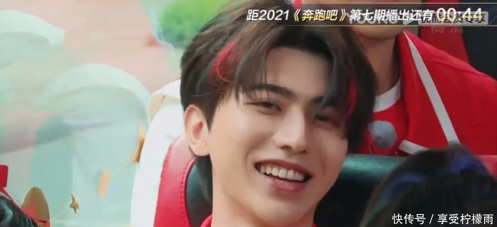 李晨|《奔跑吧兄弟》金靖狂撩蔡徐坤，这对CP太逗了