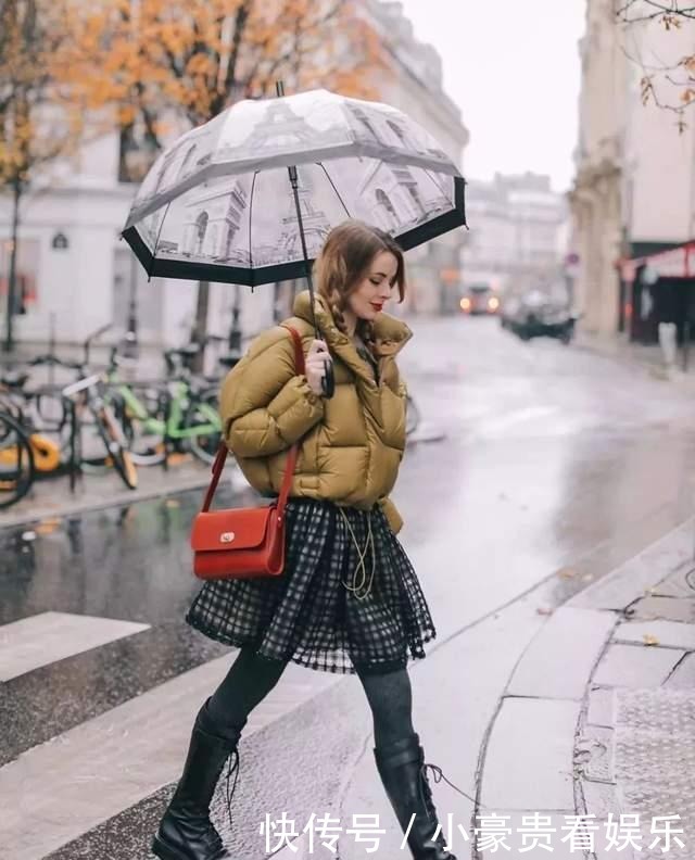 今年冬天的最百搭奖,我颁给“羽绒服+半身裙”,谁穿谁美