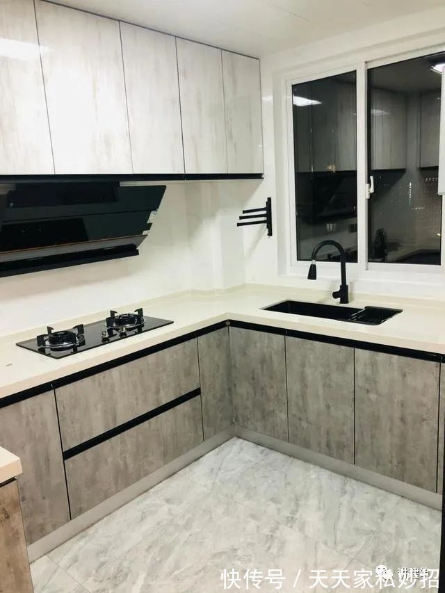 屋主|花了八个月完工,效果很漂亮,主卧设计透明玻璃卫生间,看了眼红