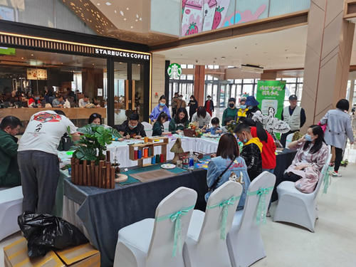 逛街看展扎风筝 漫游津城四月天