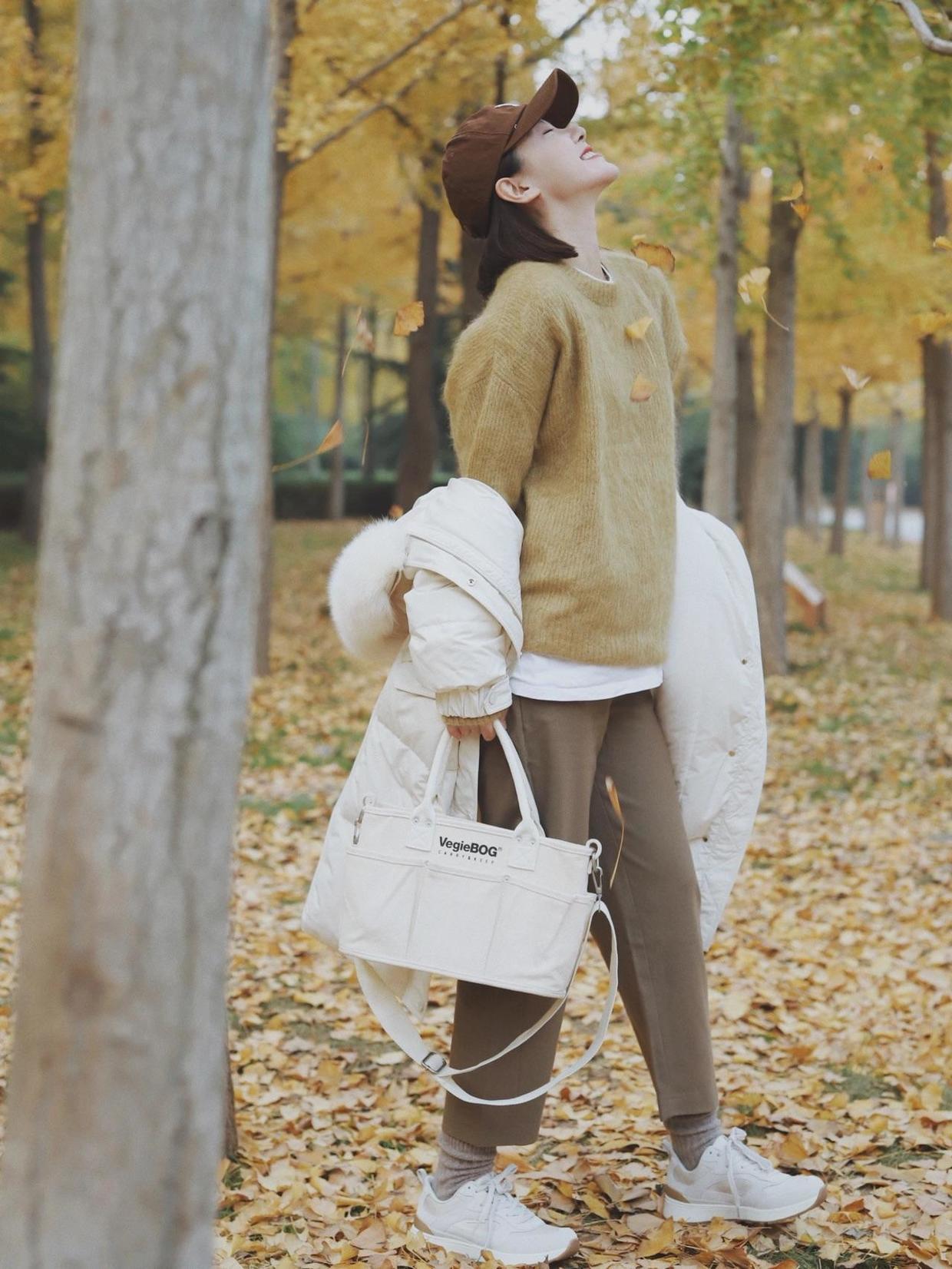 领口 优雅女人的天花板穿搭你get了吗?氛围感毛衣搭配,让你秀出优雅好气质