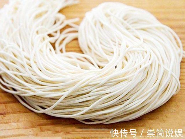 米饭、馒头和面条，减肥期间适合吃哪种主食用实验数据告诉你