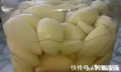 蒜酒|别再醋泡蒜了！中医一绝：蒜加一宝，80岁不血栓，肾如30小年轻