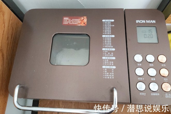 韭菜盒子的家常做法，皮薄馅大而且不出水，香酥又入味，超级解馋