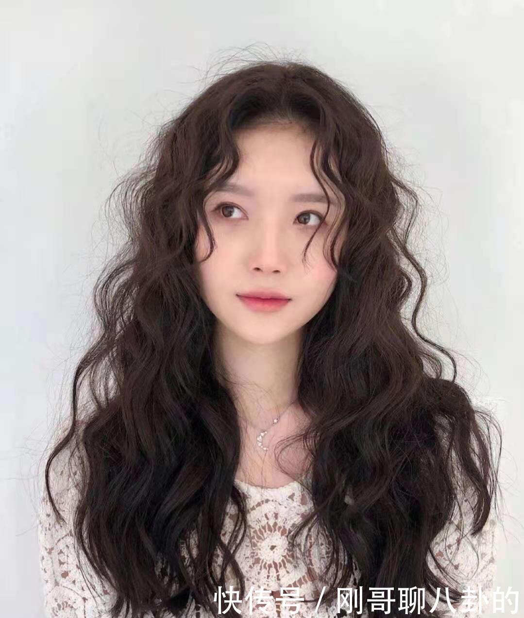 烫小卷|怎么样烫头蓬松还不显老?“烫小卷”最蓬松,时尚洋气又显发量