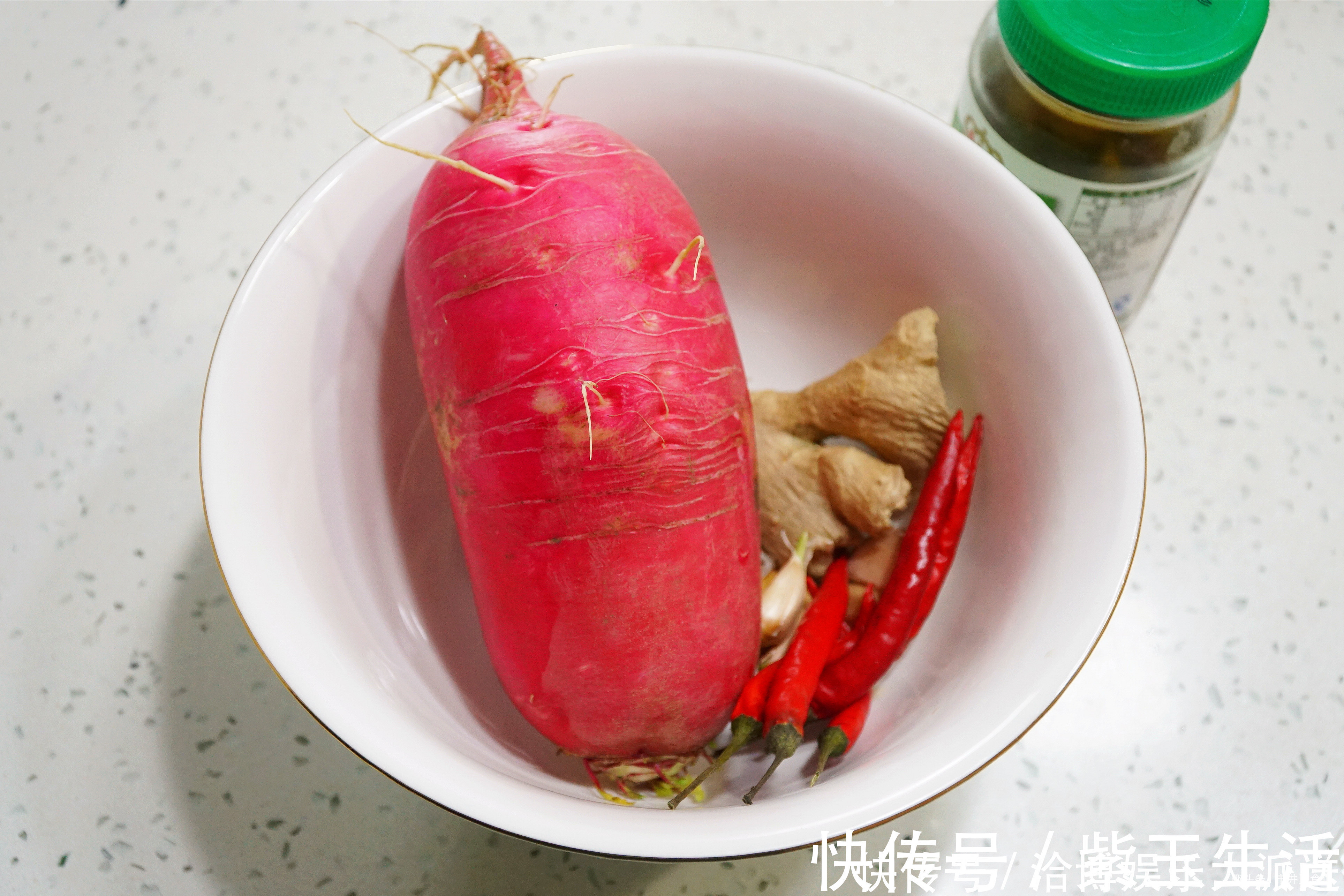 酸辣腌萝卜|做腌萝卜，别只会加盐和酱油，分享饭店用的秘方，简单好吃嘎嘣脆