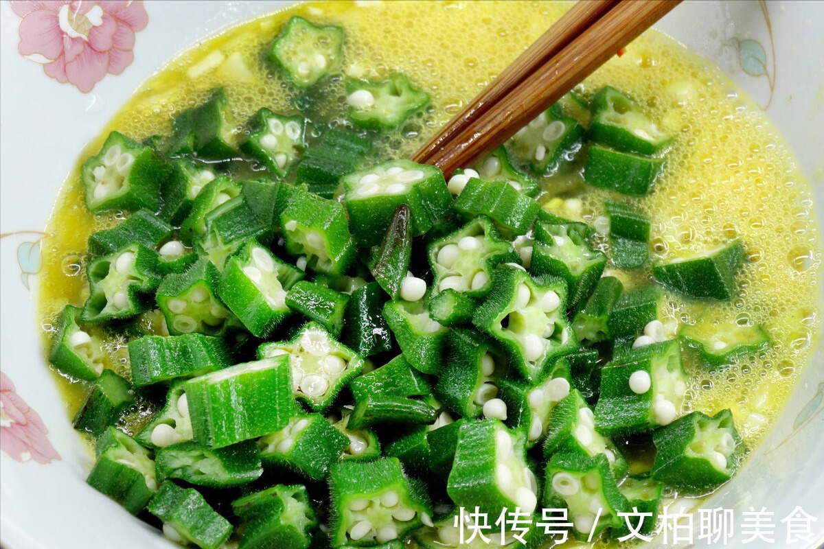 秋葵|炒秋葵,切完再焯水,还是焯水后再切别搞错了,不然营养易流失