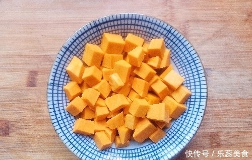 它比阿胶养人,十块钱煮一锅,春天干燥要多喝,皮肤水润,气色好