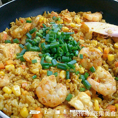 冬天吃#精致一人食#咖喱粉虾仁炒饭,暖身又暖心