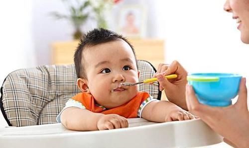 辅食|8个月宝宝，因为辅食加错双肾长满“结石”，很多父母还在这样喂