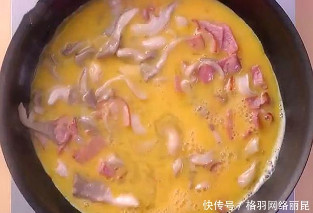 这个早餐饼是女儿的最爱，营养全面，早起15分钟就能搞定