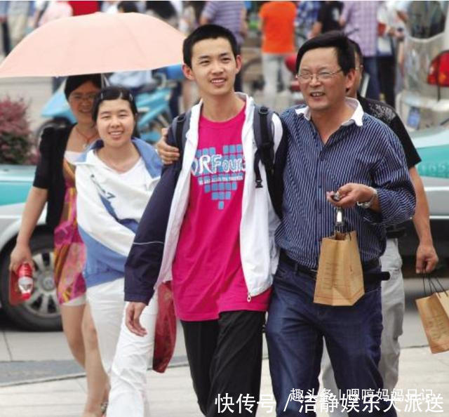 学生|老师把学生“情书”发家长群,孩子父亲的回答,让老师羞愧道歉