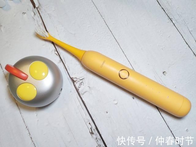 咸蛋超人|孩子排斥刷牙的原因?种草两款儿童电动牙刷,让孩子爱上刷牙