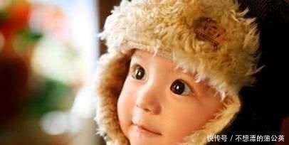 父母|“妈妈对不起你”,女孩因名字特殊不能保研,妈妈想改却四处碰壁