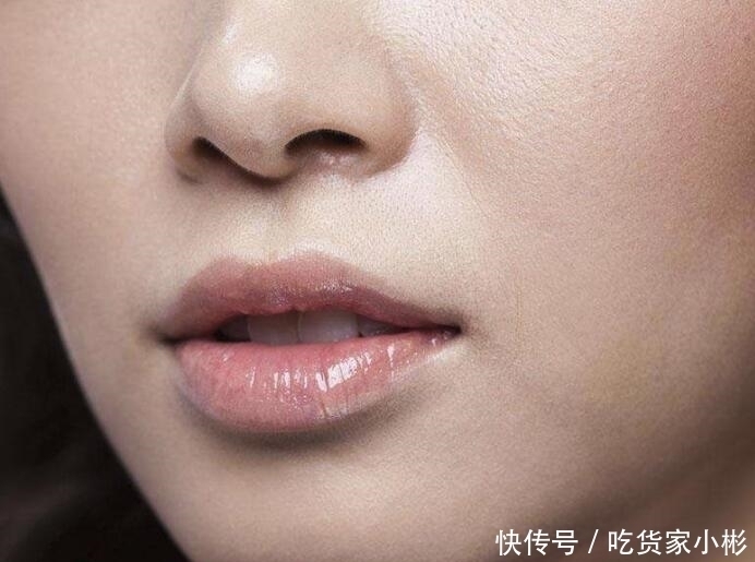 润唇膏|建议:口红不要直接涂,太假!教你3个步骤,自然有气色