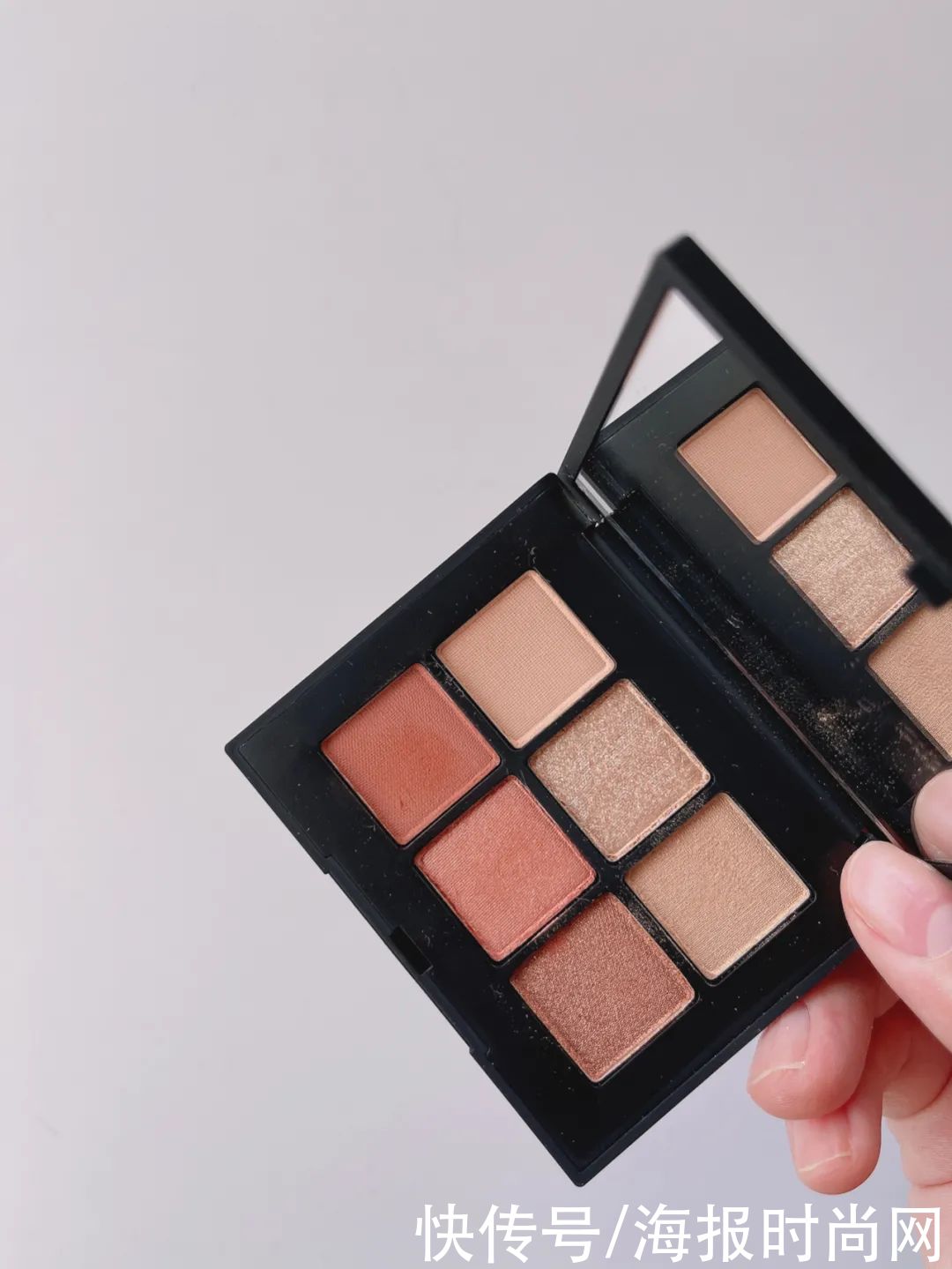 今天美容编辑教大家：如何用穿搭的思路学化妆（已疯）