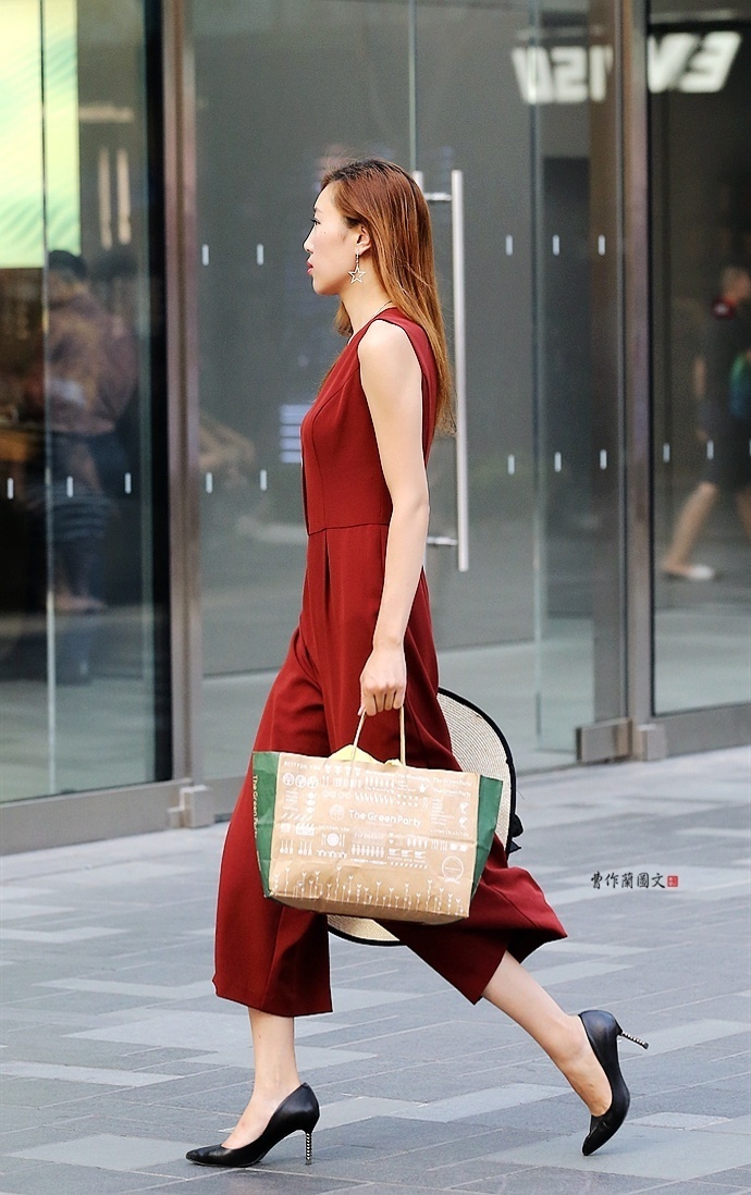 女人味 街拍女人味满满的尖头细高跟船鞋美女