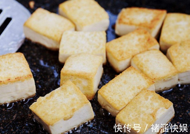 豆腐|怎么做白菜炖豆腐更香牢记正确顺序，好吃到连汤汁都解馋