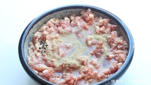 氽猪肉丸的正确做法,不腥不柴不用淀粉,香嫩弹滑,照做保好吃