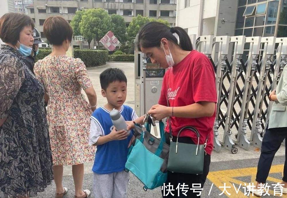教育方式|小学生“太爱学习”,一张字条让妈妈感动:孩子你是来报恩的吧