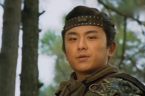 花荣|此人兵器重达五十多斤,曾恶战鲁智深和秦明,最终倒在花荣箭下