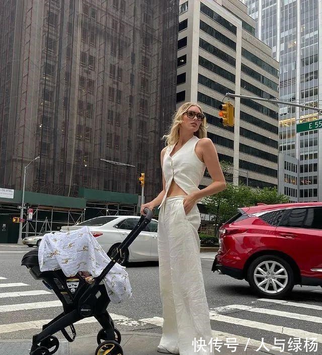 搭配 平底鞋的好,连讲究的英国女王都抗拒不了,更何况我们呢!