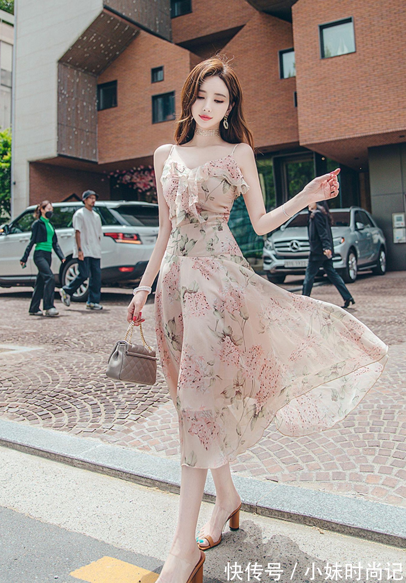 连衣裙|时尚穿搭:大裙摆的连衣裙,让你充满自信的气质