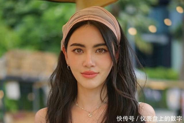 皮肤“白到发光”的女生，都在悄悄做这两件事，很多人还没发现