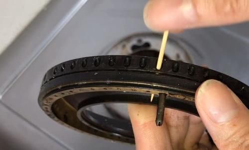 灶台上撒一把,不管多脏多油,都能擦得干净如新,好方法学会不亏